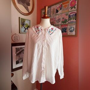 Vintage Swann White Blouse with Colorful Floral Embroidered Collar